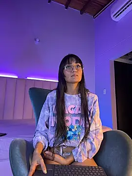 Denightjones online show from July 4, 2026, 4:40 am