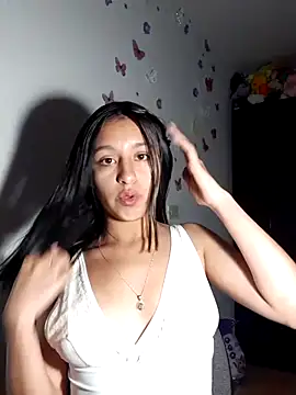 Snapshot of Vania-07 chatting on March 17, 2026, 3:33 am Vania-07 online show from March 17, 2026, 3:33 am