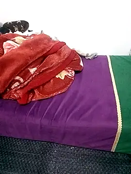 sarasara2410 online show from February 3, 2026, 2:53 am