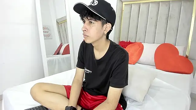 julian xx online show from February 9, 2026, 7:51 pm