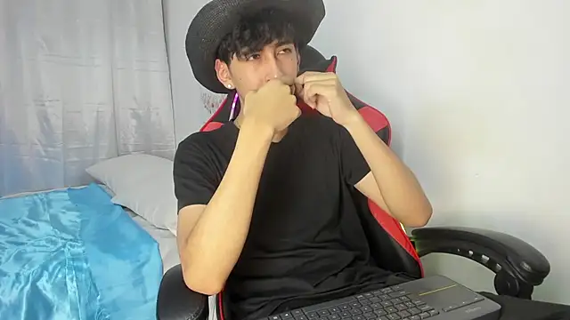julian xx online show from April 28, 2026, 7:08 pm