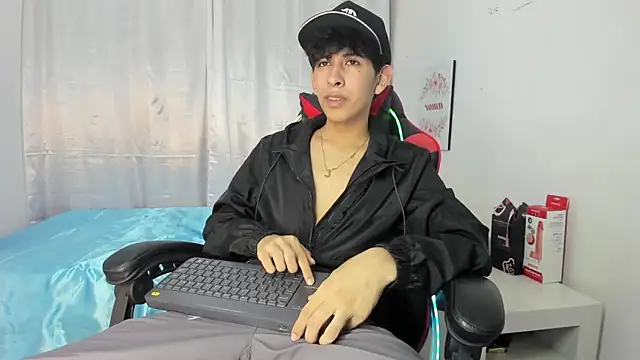 julian xx online show from May 1, 2026, 7:07 pm