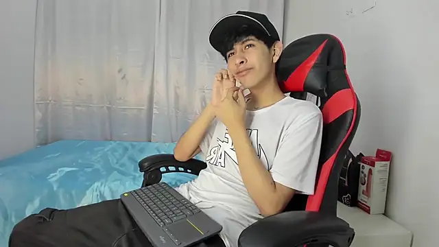 julian xx online show from May 4, 2026, 7:21 pm