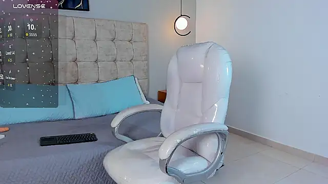 Mia dolls18 online show from March 12, 2026, 8:15 pm