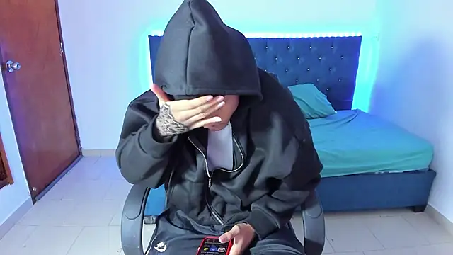 Liam hard04 online show from February 3, 2026, 12:43 pm