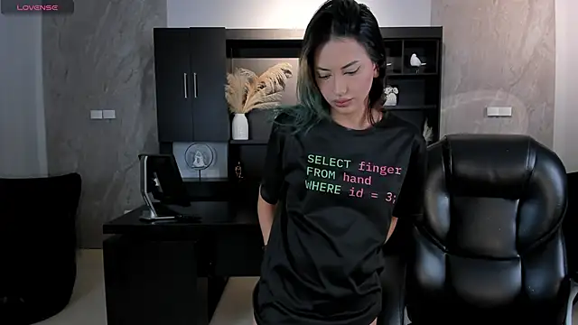 KayraLanne online show from June 5, 2026, 3:46 am