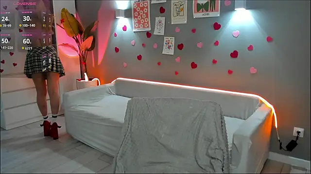 Luna Beverly online show from February 11, 2026, 8:58 pm