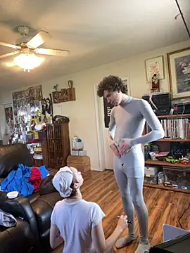 SugarNCinnamon online show from April 4, 2026, 6:16 pm