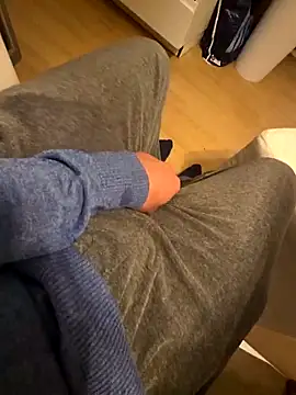 Snapshot of Bigross21 chatting on March 3, 2026, 11:43 pm Bigross21 online show from March 3, 2026, 11:43 pm