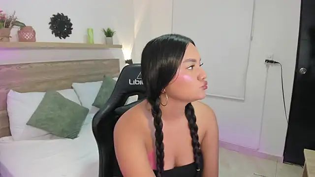 mara08  online show from February 4, 2026, 3:34 am