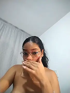KATALINA SANTANA  online show from May 6, 2026, 11:43 pm