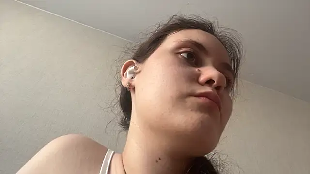 Snapshot of LanaLive chatting on April 2, 2026, 11:19 am LanaLive online show from April 2, 2026, 11:19 am