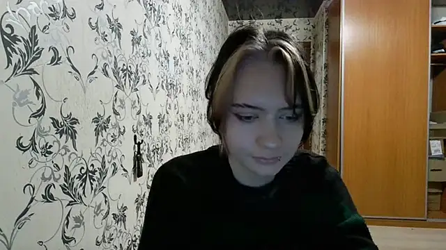 LxayBloom online show from April 26, 2026, 1:14 am