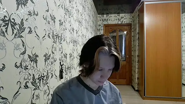 LxayBloom online show from April 28, 2026, 2:33 pm