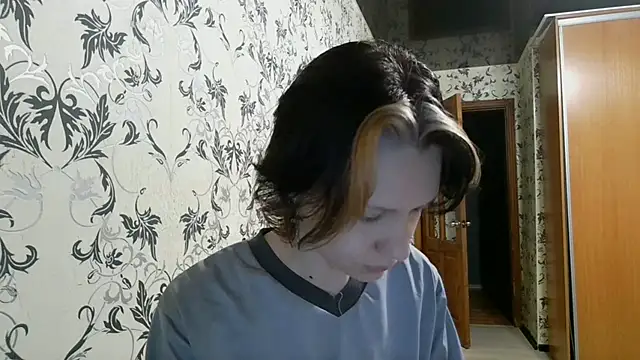 LxayBloom online show from April 30, 2026, 1:34 am