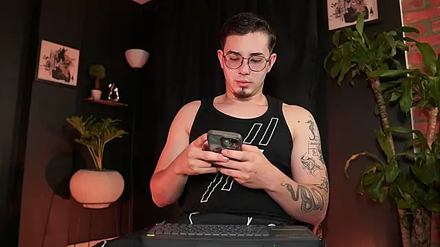 Leo Valmore online show from February 3, 2026, 12:42 am