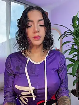 SofyDreammy online show from May 3, 2026, 6:25 pm