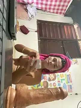 HugeNipsRosalinda online show from April 12, 2026, 7:46 am