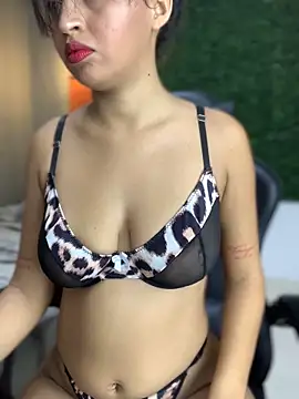 Snapshot of PaulaSweetFire_ chatting on February 12, 2026, 9:21 pm PaulaSweetFire online show from February 12, 2026, 9:21 pm