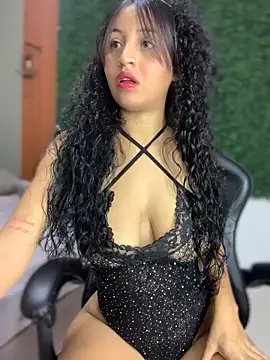 Snapshot of PaulaSweetFire_ chatting on February 21, 2026, 10:11 pm PaulaSweetFire online show from February 21, 2026, 10:11 pm