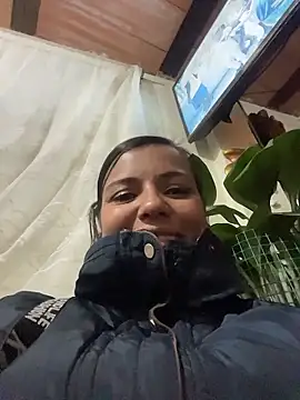 cinthia2011 online show from January 13, 2026, 12:27 am