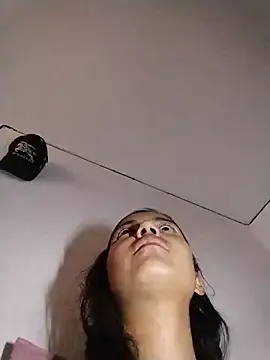 cinthia2011 online show from March 27, 2026, 9:25 pm