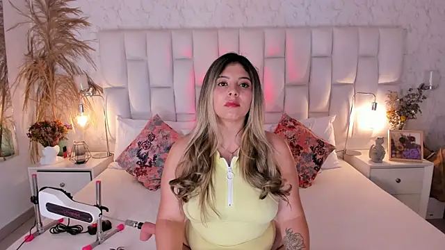 MiiaGreys online show from August 7, 2026, 8:55 pm