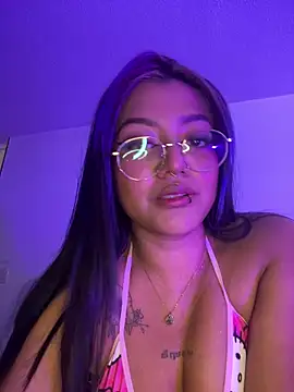 Snapshot of queen_of_you_heart chatting on April 2, 2026, 5:54 pm queen of you heart online show from April 2, 2026, 5:54 pm