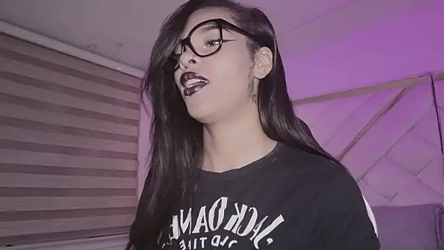 mia gatesvg online show from February 11, 2026, 3:00 am