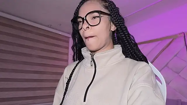 mia gatesvg online show from February 22, 2026, 3:18 am