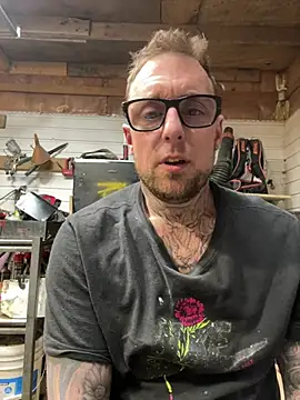 Snapshot of WIDBIGWHITECOCK chatting on February 3, 2026, 6:40 am WIDBIGWHITECOCK online show from February 3, 2026, 6:40 am