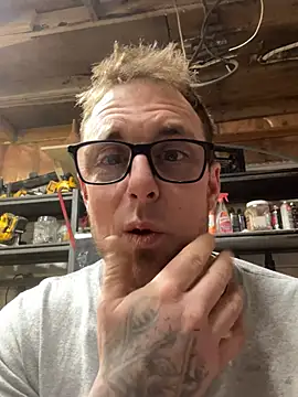 WIDBIGWHITECOCK online show from March 8, 2026, 4:27 am