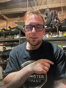 WIDBIGWHITECOCK online show from May 16, 2026, 3:58 am