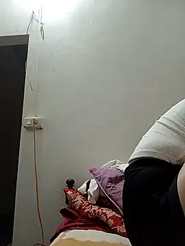 yumyum112 online show from March 21, 2026, 1:37 pm