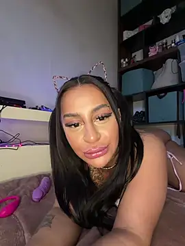 Snapshot of sweetxlayla chatting on April 6, 2026, 9:43 am sweetxlayla online show from April 6, 2026, 9:43 am