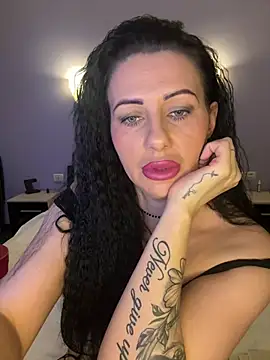 IRISWHITE17 online show from May 9, 2026, 9:03 am