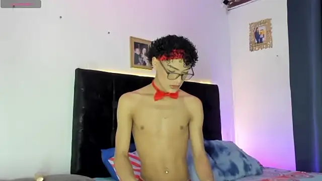 HotboyLyan online show from May 4, 2026, 10:11 am