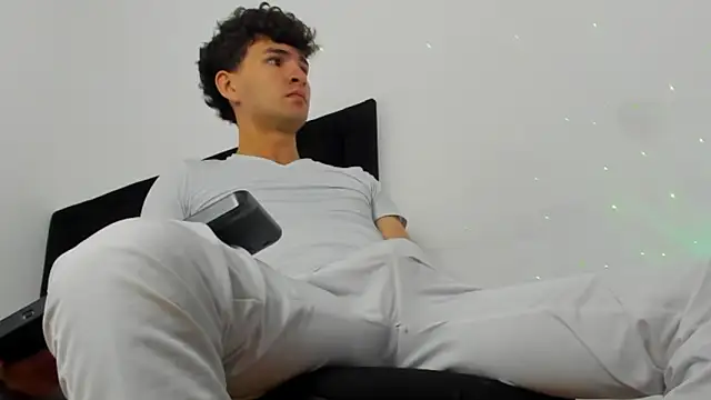 Snapshot of camilo_model chatting on February 25, 2026, 11:53 am camilo model online show from February 25, 2026, 11:53 am