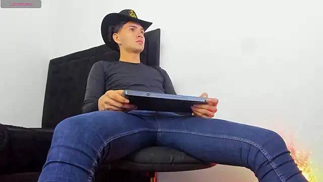 Snapshot of camilo_model chatting on March 1, 2026, 2:57 am camilo model online show from March 1, 2026, 2:57 am