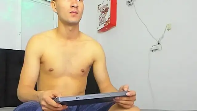 Snapshot of camilo_model chatting on May 3, 2026, 1:33 am camilo model online show from May 3, 2026, 1:33 am