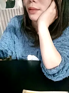 Snapshot of Happy_sweet1 chatting on February 3, 2026, 4:10 am Happy sweet1 online show from February 3, 2026, 4:10 am