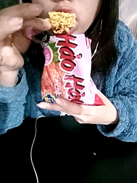 Snapshot of Happy_sweet1 chatting on February 3, 2026, 7:35 am Happy sweet1 online show from February 3, 2026, 7:35 am