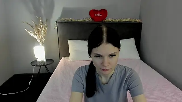 SkinyJoys online show from February 19, 2026, 1:56 am