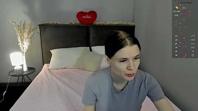 SkinyJoys online show from March 17, 2026, 1:54 am