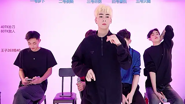 Snapshot of HD-stick998 chatting on February 1, 2026, 8:35 am HD-stick998 online show from February 1, 2026, 8:35 am