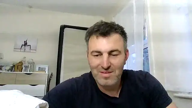 Snapshot of Hakfin666 chatting on June 17, 2026, 3:42 am Hakfin666 online show from June 17, 2026, 3:42 am