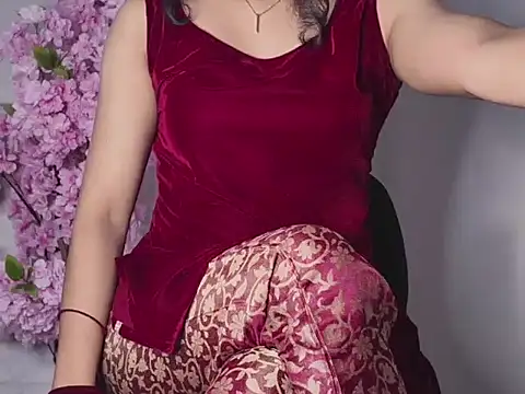Yasminrosa online show from February 21, 2026, 12:33 am