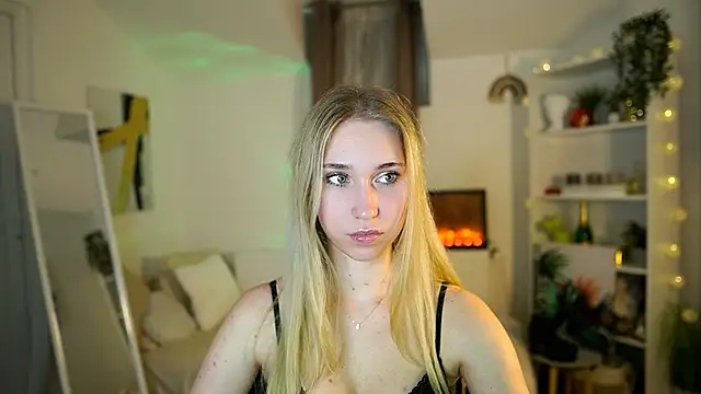 MilaBunny2000 online show from February 22, 2026, 2:37 pm