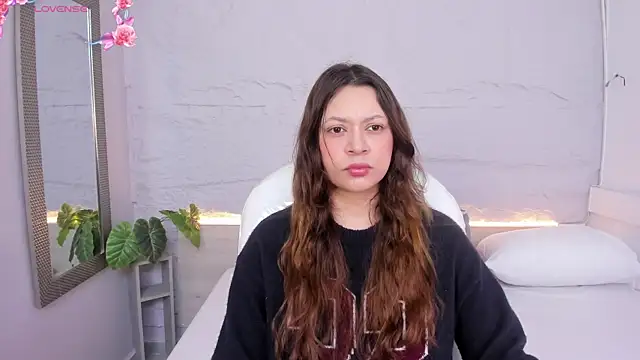 lanna 18  online show from May 5, 2026, 11:51 am
