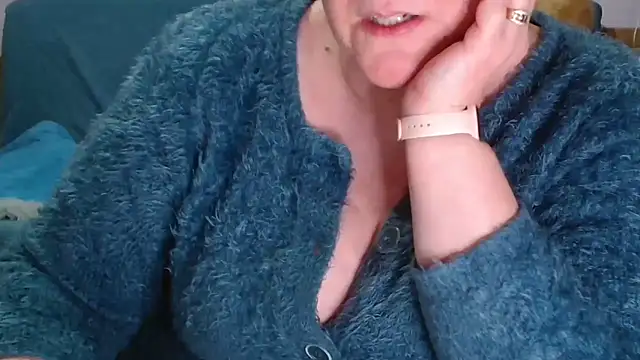 Snapshot of xmyriamx chatting on April 25, 2026, 8:17 am xmyriamx online show from April 25, 2026, 8:17 am